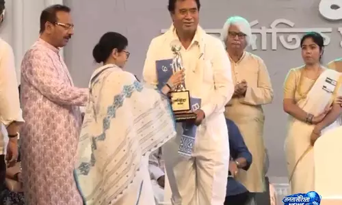 पश्चिम बंगाल सरकार ने भाजपा सांसद नागेंद्र रे को दिया गया बंग विभूषण सम्मान वापस ले लिया पश्चिम बंगाल सरकार ने भाजपा सांसद नागेंद्र रे को दिया गया बंग विभूषण सम्मान वापस ले लिया