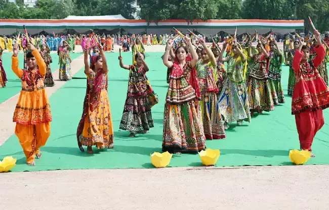 Sonipat: स्वतंत्रता दिवस से पहले फुल ड्रेस रिहर्सल, उपायुक्त नेहा सिंह ने ली तैयारियों की समीक्षा Sonipat: स्वतंत्रता दिवस से पहले फुल ड्रेस रिहर्सल, उपायुक्त नेहा सिंह ने ली तैयारियों की समीक्षा