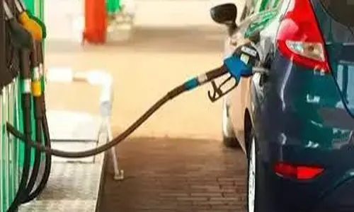 सरकार ने बदले ईंधन के दाम जानें नई कीमत सरकार ने बदले ईंधन के दाम जानें नई कीमत