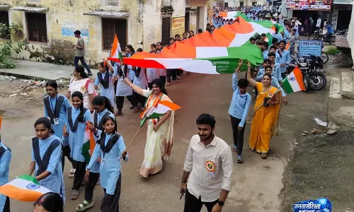 सरकारी स्कूल सवाईपुर ने 131 फीट तिरंगे के साथ रचा इतिहास, 700 विद्यार्थियों की भव्य तिरंगा यात्रा