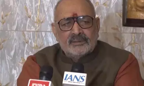 संसद विवाद पर गिरिराज सिंह का निशाना संसद विवाद पर गिरिराज सिंह का निशाना