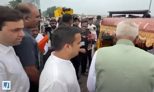 वडनगर में नया पर्यटन आकर्षण, ‘अनंत अनादि वडनगर’ थीम पर सजे 120 हेरिटेज रिक्शा वडनगर में नया पर्यटन आकर्षण, ‘अनंत अनादि वडनगर’ थीम पर सजे 120 हेरिटेज रिक्शा