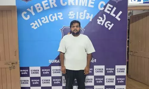 पुलिस ने 19.60 लाख रुपए के धोखाधड़ी मामले में फरार आरोपी को गिरफ्तार किया पुलिस ने 19.60 लाख रुपए के धोखाधड़ी मामले में फरार आरोपी को गिरफ्तार किया