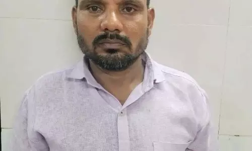 दूध माफिया पर शिकंजा अमूल-गोकुल लेबल वाले 74 लीटर मिलावटी दूध जब्त दूध माफिया पर शिकंजा अमूल-गोकुल लेबल वाले 74 लीटर मिलावटी दूध जब्त