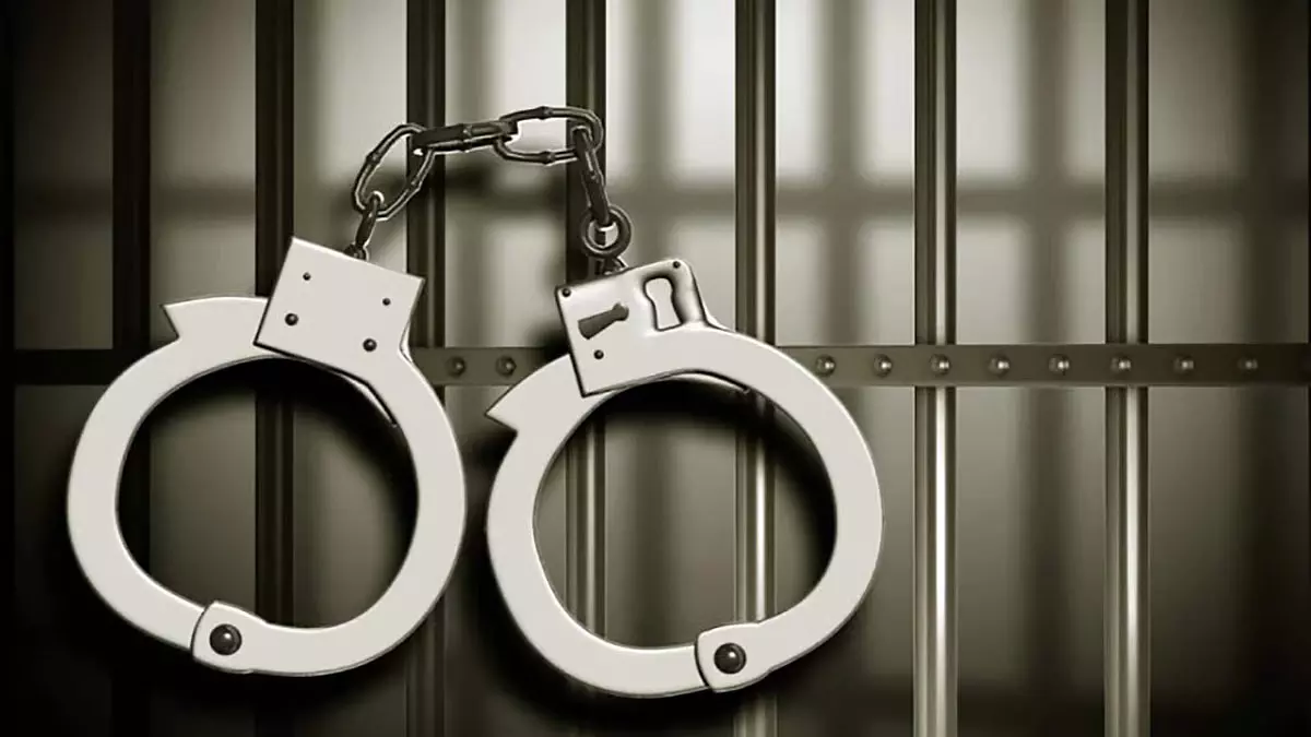 लातूर में जुए के अड्डों पर पुलिस का शिकंजा, 27 गिरफ्तार 17.84 लाख का सामान जब्त लातूर में जुए के अड्डों पर पुलिस का शिकंजा, 27 गिरफ्तार 17.84 लाख का सामान जब्त