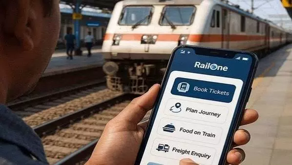 RailOne का नया रिकॉर्ड: 4.76 करोड़ डाउनलोड, रोज़ 10 लाख टिकट बुक RailOne का नया रिकॉर्ड: 4.76 करोड़ डाउनलोड, रोज़ 10 लाख टिकट बुक