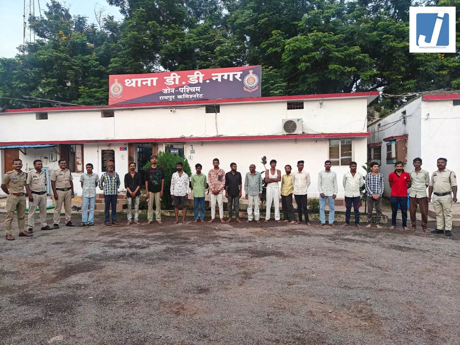स्वतंत्रता दिवस से पहले रायपुर पुलिस की बड़ी कार्रवाई स्वतंत्रता दिवस से पहले रायपुर पुलिस की बड़ी कार्रवाई