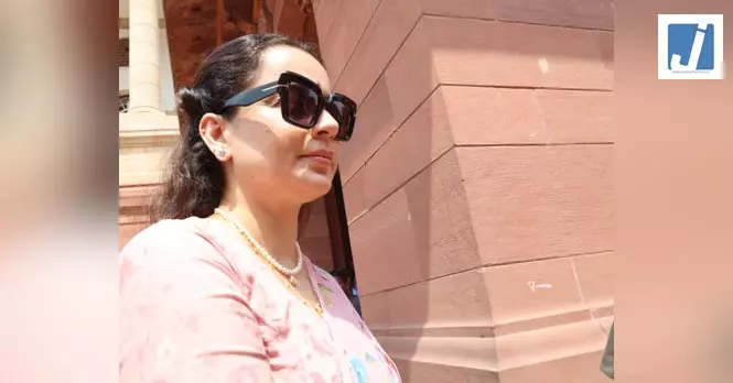 विपक्ष पर बरसीं कंगना रनौत विपक्ष पर बरसीं कंगना रनौत
