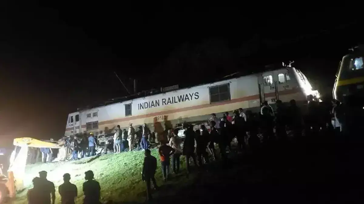 पलक्कड़ रेल हादसा: हाथियों की मौत के बाद घंटों ठप्प पड़ा ट्रेन यातायात पलक्कड़ रेल हादसा: हाथियों की मौत के बाद घंटों ठप्प पड़ा ट्रेन यातायात