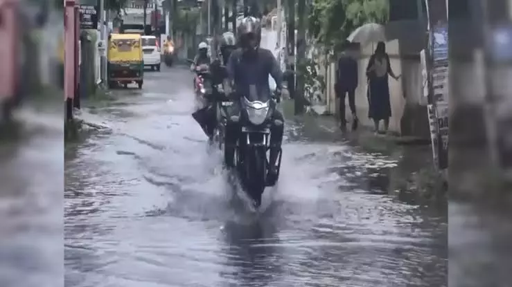 kerala में भारी बारिश की चेतावनी: बंगाल की खाड़ी के सिस्टम से अलर्ट जारी kerala में भारी बारिश की चेतावनी: बंगाल की खाड़ी के सिस्टम से अलर्ट जारी