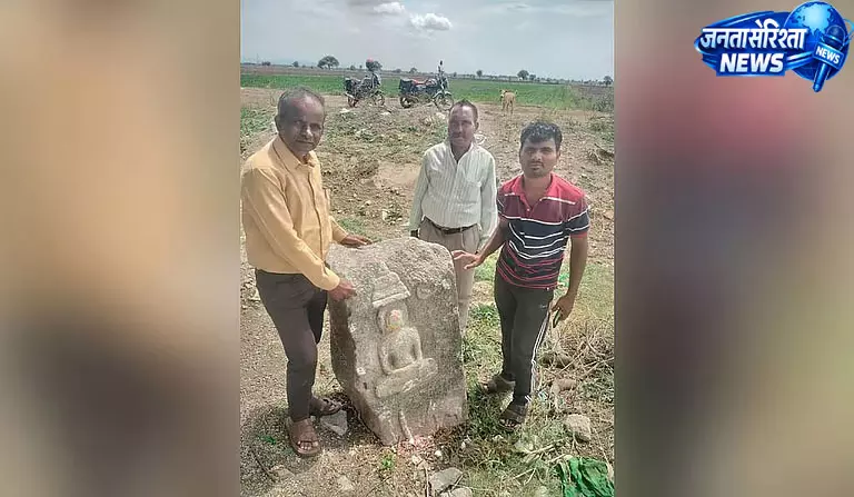 कर्नाटक के बेल्लारी में मिलीं मध्यकालीन जैन धर्म की चार दुर्लभ मूर्तियां कर्नाटक के बेल्लारी में मिलीं मध्यकालीन जैन धर्म की चार दुर्लभ मूर्तियां