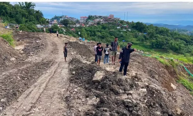 Nagaland: फेसामा में भूस्खलन का खतरा, भारी वाहनों का आवागमन ठप Nagaland: फेसामा में भूस्खलन का खतरा, भारी वाहनों का आवागमन ठप