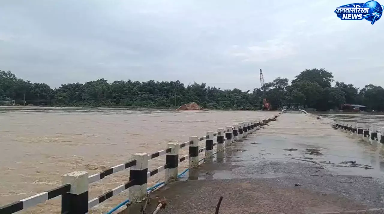 मयूरभंज में भारी बारिश से हालात बिगड़े, पुल बहा और कई इलाकों का संपर्क टूटा मयूरभंज में भारी बारिश से हालात बिगड़े, पुल बहा और कई इलाकों का संपर्क टूटा