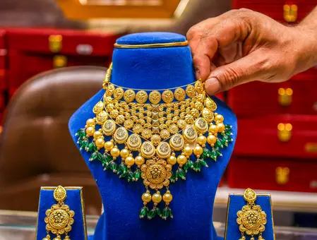 वैश्विक चुनौतियों के बावजूद भारत का रत्न एवं आभूषण निर्यात अप्रैल-जुलाई में 9.17 अरब डॉलर के पार पहुंचा वैश्विक चुनौतियों के बावजूद भारत का रत्न एवं आभूषण निर्यात अप्रैल-जुलाई में 9.17 अरब डॉलर के पार पहुंचा