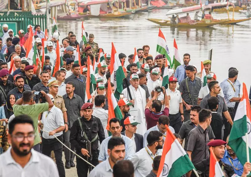 तिरंगा भारत के गौरव का प्रतीक: LG मनोज सिन्हा तिरंगा भारत के गौरव का प्रतीक: LG मनोज सिन्हा