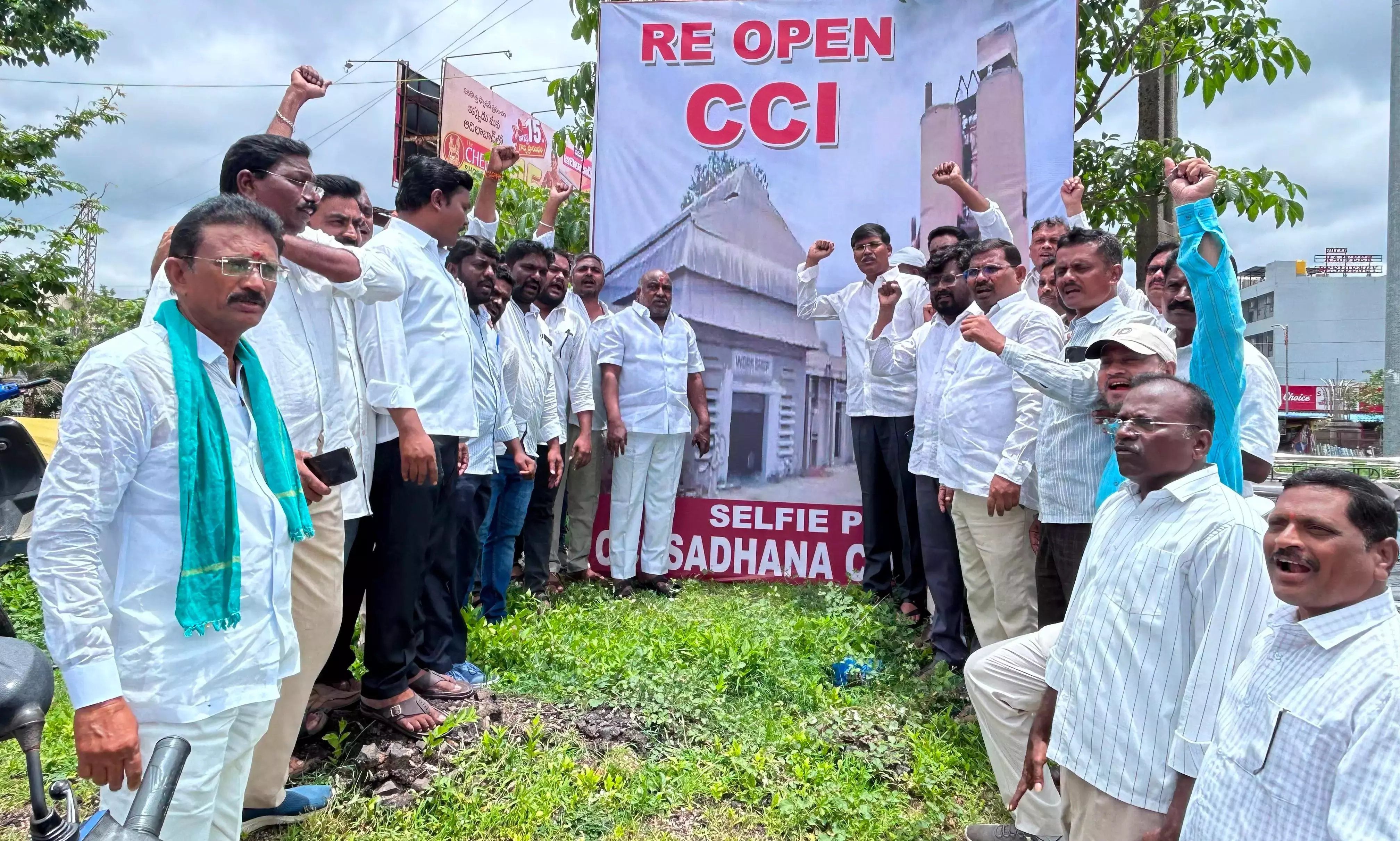 आदिलाबाद CCI यूनिट को फिर से शुरू करने के लिए फंड देने की मांग आदिलाबाद CCI यूनिट को फिर से शुरू करने के लिए फंड देने की मांग