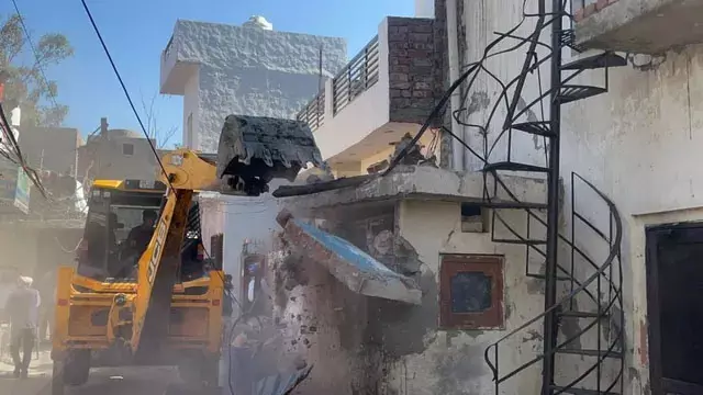 कैथल में अवैध कॉलोनियों पर कार्रवाई, पांच एकड़ जमीन पर बनी सड़कें और डीपीसी ध्वस्त कैथल में अवैध कॉलोनियों पर कार्रवाई, पांच एकड़ जमीन पर बनी सड़कें और डीपीसी ध्वस्त