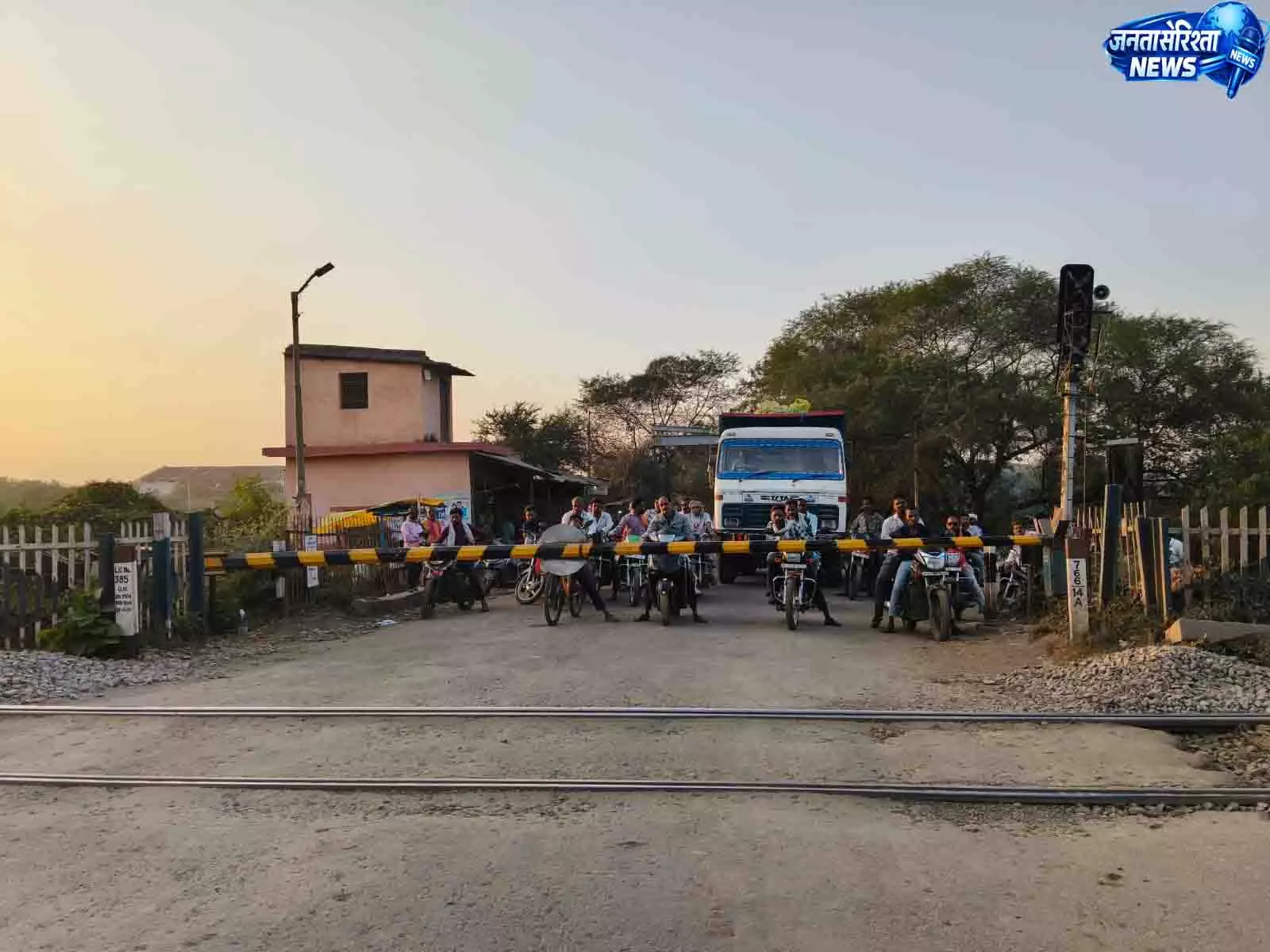 सिद्धबाबा गेट रेलवे समपार क्रमांक 385 अस्थायी रूप से बंद रहेगा सिद्धबाबा गेट रेलवे समपार क्रमांक 385 अस्थायी रूप से बंद रहेगा