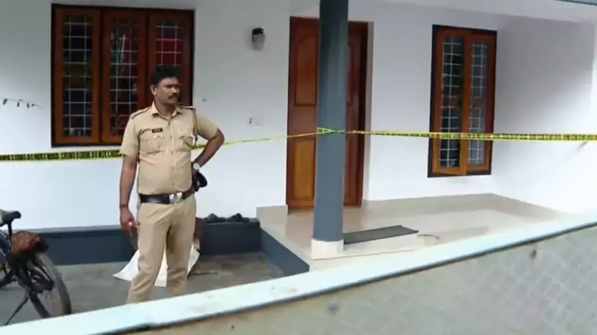 Ernakulam: पुरुष मित्र ने चाकू घोंपकर 24 वर्षीय युवती की हत्या की Ernakulam: पुरुष मित्र ने चाकू घोंपकर 24 वर्षीय युवती की हत्या की