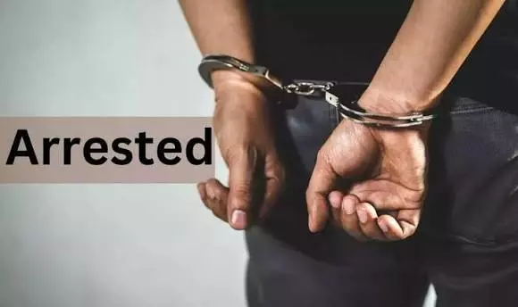 Mumbai: गढ़चिरौली में सर्पदंश मामले ने पकड़ा तूल, प्रिंसिपल सहित दो गिरफ्तार Mumbai: गढ़चिरौली में सर्पदंश मामले ने पकड़ा तूल, प्रिंसिपल सहित दो गिरफ्तार