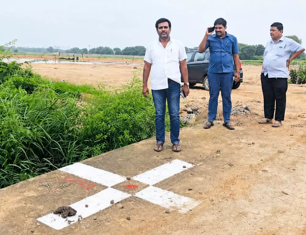 शमशाबाद-कोकापेट बुलेट ट्रेन रूट से जमीन को लेकर चिंताएं शमशाबाद-कोकापेट बुलेट ट्रेन रूट से जमीन को लेकर चिंताएं