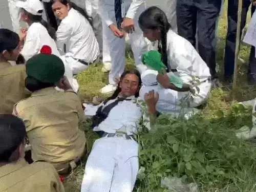 Faridabad: तिरंगा यात्रा में बच्चों की तबीयत बिगड़ने से मचा हड़कंप, कई को उल्टियां Faridabad: तिरंगा यात्रा में बच्चों की तबीयत बिगड़ने से मचा हड़कंप, कई को उल्टियां