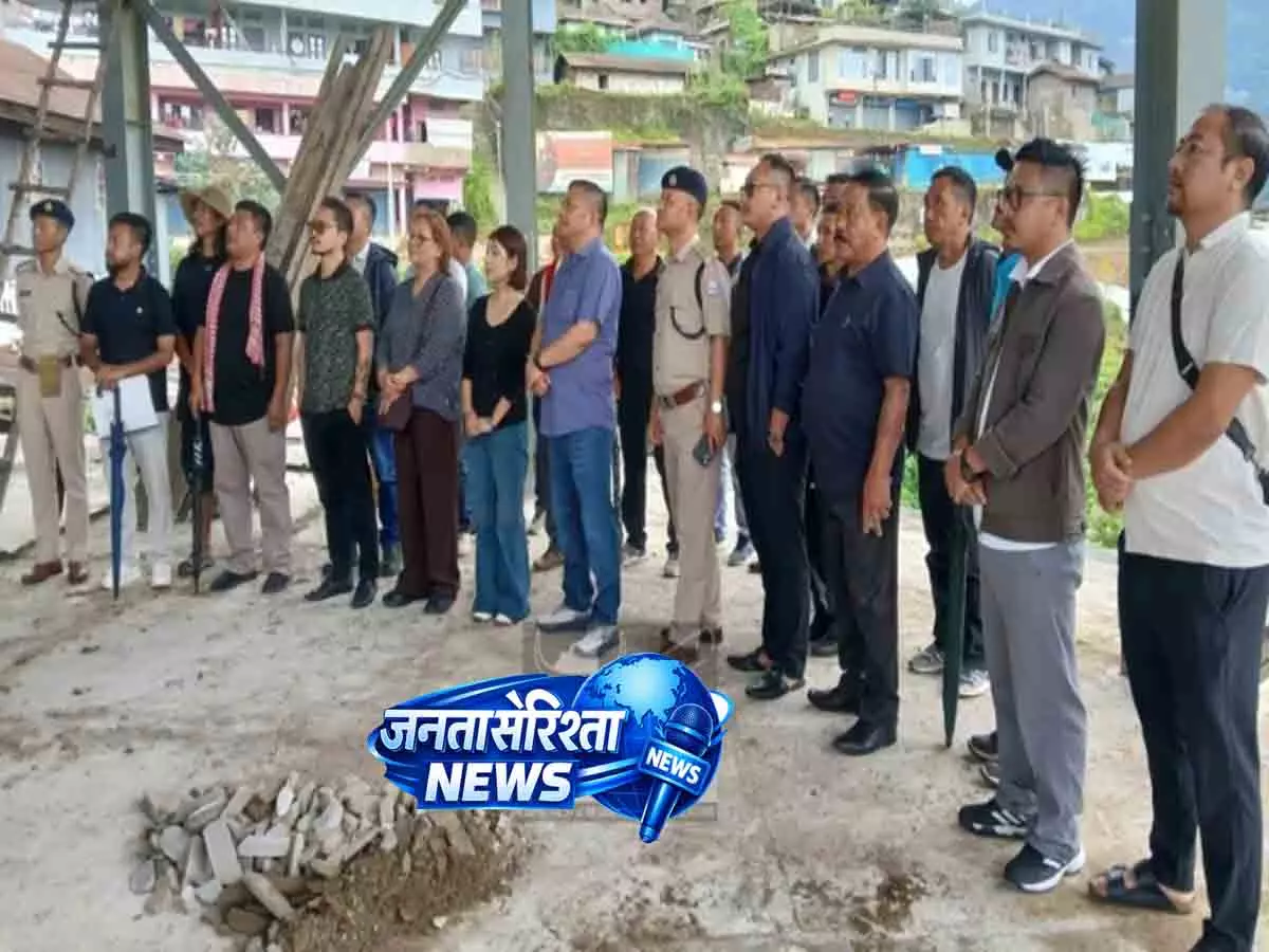 बाशांगमोंगबा ने तुएनसांग में भूस्खलन से प्रभावित इलाकों का दौरा किया बाशांगमोंगबा ने तुएनसांग में भूस्खलन से प्रभावित इलाकों का दौरा किया