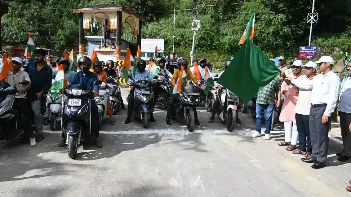 New Tehri: नई टिहरी-कीर्तिनगर में तिरंगा बाइक रैली, सड़कों पर दिखा देशभक्ति का जज्बा New Tehri: नई टिहरी-कीर्तिनगर में तिरंगा बाइक रैली, सड़कों पर दिखा देशभक्ति का जज्बा