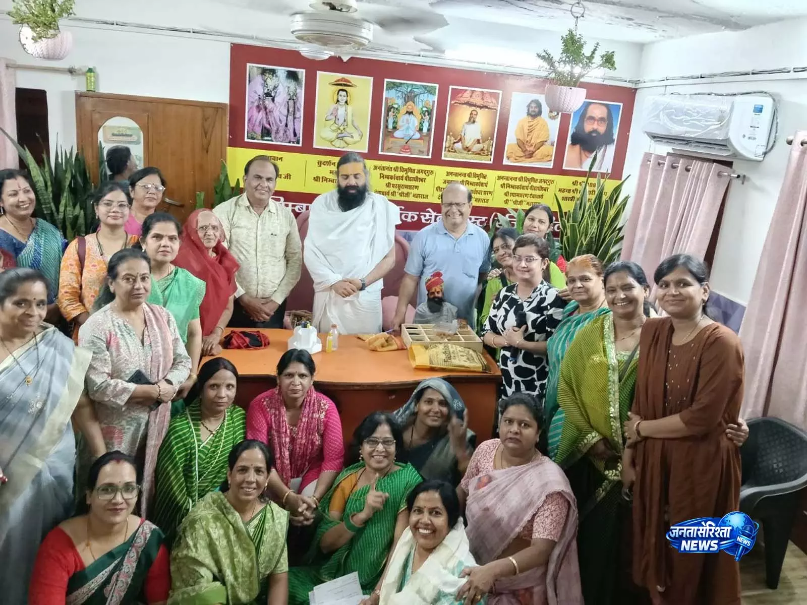 सामूहिक विवाह सम्मेलन को ऐतिहासिक बनाने का निंबार्क पारमार्थिक सेवा ट्रस्ट महिला शक्ति ने लिया संकल्प सामूहिक विवाह सम्मेलन को ऐतिहासिक बनाने का निंबार्क पारमार्थिक सेवा ट्रस्ट महिला शक्ति ने लिया संकल्प
