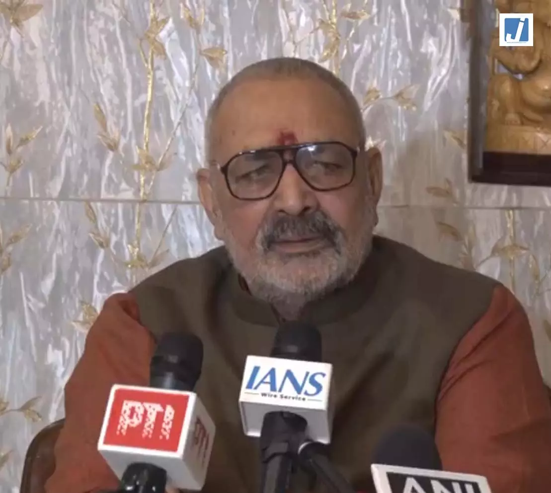 संसद विवाद पर गिरिराज सिंह का निशाना संसद विवाद पर गिरिराज सिंह का निशाना