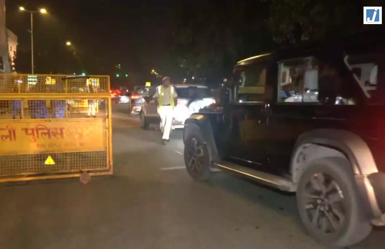 स्वतंत्रता दिवस से पहले दिल्ली हाई अलर्ट, चप्पे-चप्पे पर पुलिस की निगरानी स्वतंत्रता दिवस से पहले दिल्ली हाई अलर्ट, चप्पे-चप्पे पर पुलिस की निगरानी
