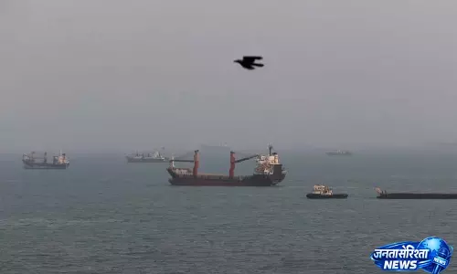 ADNOC के दो जहाजों को निशाना बनाने पर UAE सख्त ADNOC के दो जहाजों को निशाना बनाने पर UAE सख्त