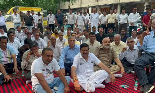 चावल मिलर्स ने 2,800 करोड़ रुपये लेकर चंडीगढ़ में विरोध प्रदर्शन किया चावल मिलर्स ने 2,800 करोड़ रुपये लेकर चंडीगढ़ में विरोध प्रदर्शन किया