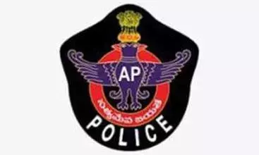 Andhra: B.Tech छात्र के अपहरण और हत्या की कोशिश के आरोप में तीन लोग गिरफ्तार Andhra: B.Tech छात्र के अपहरण और हत्या की कोशिश के आरोप में तीन लोग गिरफ्तार