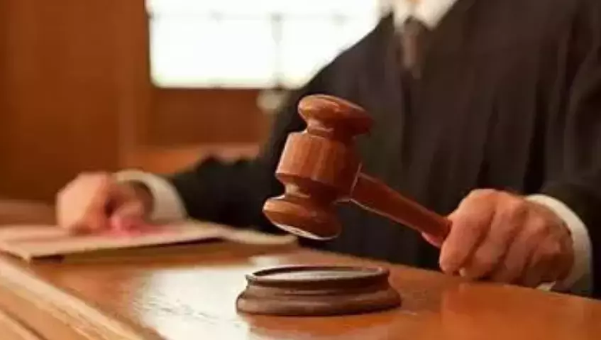 Andhra: रिश्वत के मामले में लीगल मेट्रोलॉजी अधिकारी को तीन साल की सश्रम कैद Andhra: रिश्वत के मामले में लीगल मेट्रोलॉजी अधिकारी को तीन साल की सश्रम कैद