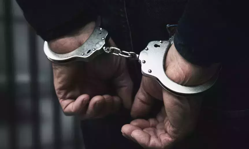 Andhra: हत्या के मामले में दो लोगों को सात साल की जेल की सज़ा Andhra: हत्या के मामले में दो लोगों को सात साल की जेल की सज़ा