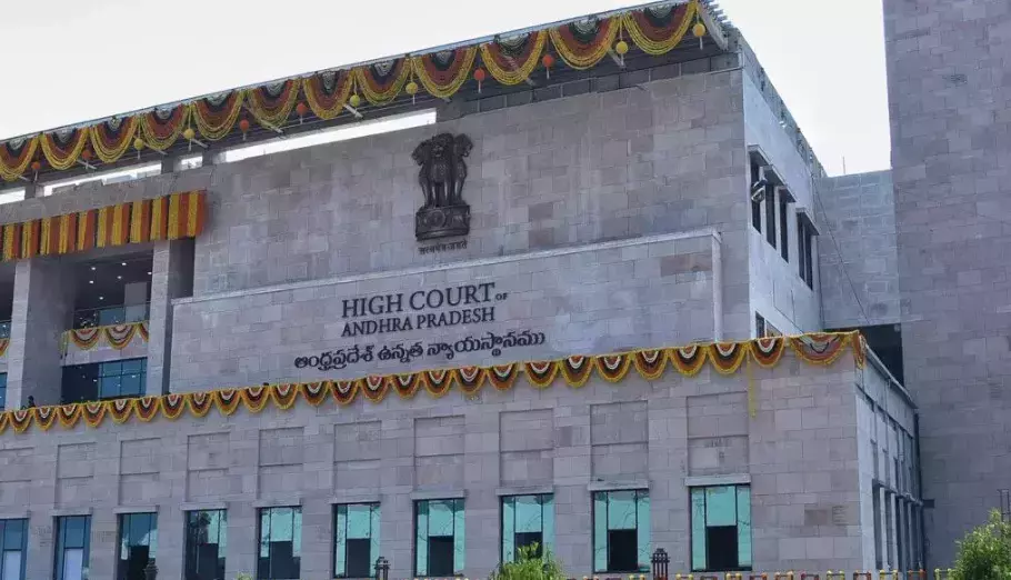 हाई कोर्ट ने पुलिस को YSRC नेता भूमाना और उनके परिवार के खिलाफ ज़बरदस्ती कार्रवाई न करने का निर्देश दिया हाई कोर्ट ने पुलिस को YSRC नेता भूमाना और उनके परिवार के खिलाफ ज़बरदस्ती कार्रवाई न करने का निर्देश दिया
