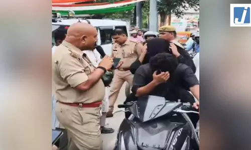 बुर्का पहने लड़के को पुलिस ने रोका, पूछताछ में सामने आई यह बात बुर्का पहने लड़के को पुलिस ने रोका, पूछताछ में सामने आई यह बात