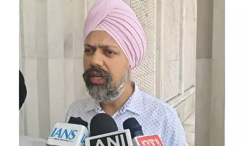 ब्रिटेन के सांसद तनमनजीत धेसी ने पंजाब में रहने वाले अप्रवासियों की चिंताओं को उठाया ब्रिटेन के सांसद तनमनजीत धेसी ने पंजाब में रहने वाले अप्रवासियों की चिंताओं को उठाया