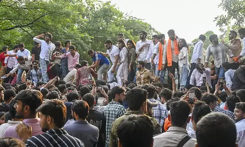 भर्ती गड़बड़ी के खिलाफ छात्रों का आंदोलन 21वें दिन जारी भर्ती गड़बड़ी के खिलाफ छात्रों का आंदोलन 21वें दिन जारी