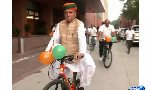 हर घर तिरंगा रैली में मंत्री मेघवाल ने दिया देशभक्ति का संदेश हर घर तिरंगा रैली में मंत्री मेघवाल ने दिया देशभक्ति का संदेश