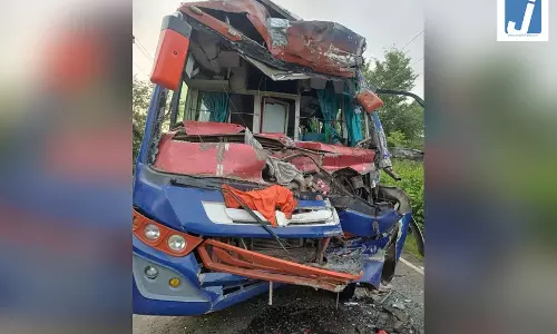 कांवड़ियों से भरी बस ट्रक से टकराई, तीन की मौत 50 से अधिक घायल