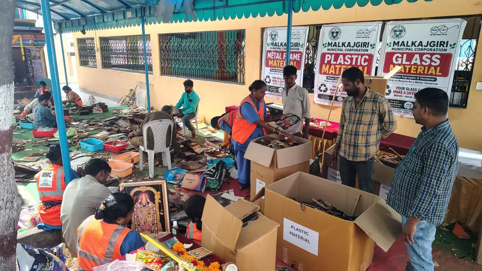 MMC ने 3 ज़ोन से 2.5 टन पवित्र कचरा इकट्ठा किया MMC ने 3 ज़ोन से 2.5 टन पवित्र कचरा इकट्ठा किया