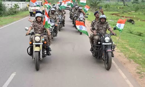 छत्तीसगढ़: CRPF 211 वाहिनी की भव्य तिरंगा यात्रा ने जगाई देशभक्ति की भावना छत्तीसगढ़: CRPF 211 वाहिनी की भव्य तिरंगा यात्रा ने जगाई देशभक्ति की भावना