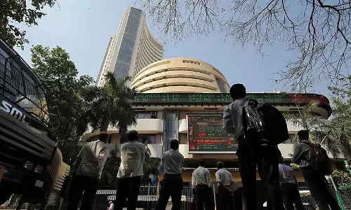 US ईरान गतिरोध से बाजार में दबाव सेंसेक्स 298 अंक गिरा निफ्टी भी कमजोर US ईरान गतिरोध से बाजार में दबाव सेंसेक्स 298 अंक गिरा निफ्टी भी कमजोर