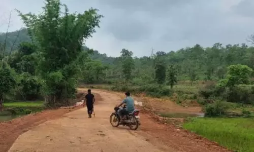 पगडंडी से पक्की सड़क तक पहुंचा अबुझमाड़