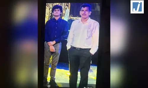 पिता की हत्या के बाद बेटे ने मेट्रो के आगे कूदकर दी जान पिता की हत्या के बाद बेटे ने मेट्रो के आगे कूदकर दी जान