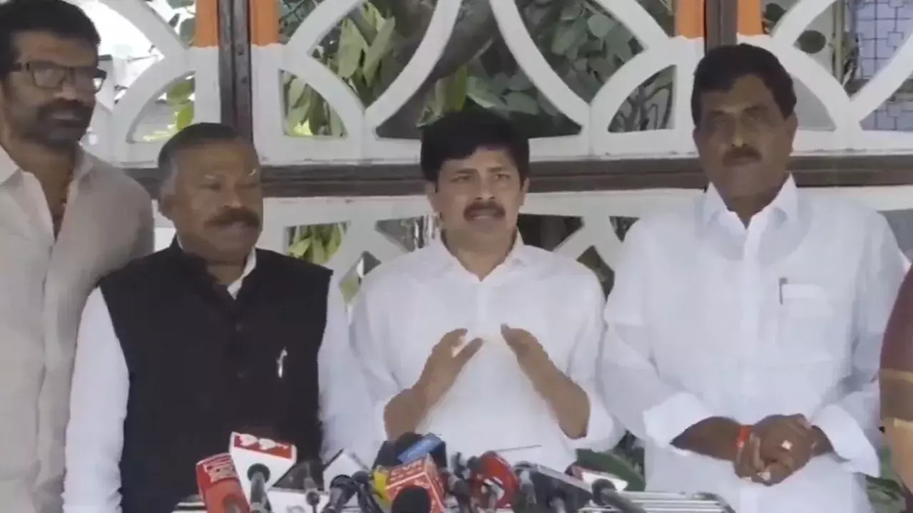 YSRCP ने सीनियर शिक्षकों को TET नियम से छूट देने की मांग की YSRCP ने सीनियर शिक्षकों को TET नियम से छूट देने की मांग की