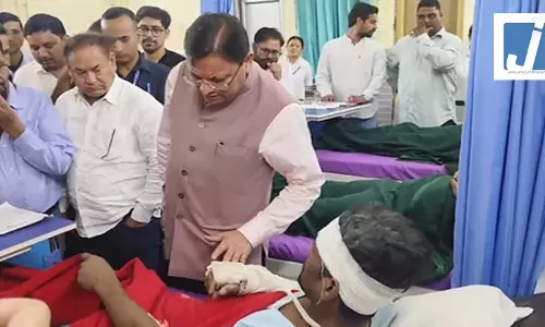 चमोली टनल हादसा: घायलों से मिलने अस्पताल पहुंचे CM धामी, बोले- छत्तीसगढ़ और झारखंड के मुख्यमंत्रियों को हालात की जानकारी दी चमोली टनल हादसा: घायलों से मिलने अस्पताल पहुंचे CM धामी, बोले- छत्तीसगढ़ और झारखंड के मुख्यमंत्रियों को हालात की जानकारी दी