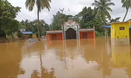 बैतरणी की बाढ़ ने फिर बढ़ाई मुश्किलें जाजपुर के कई गांवों में घुसा पांच फीट तक पानी